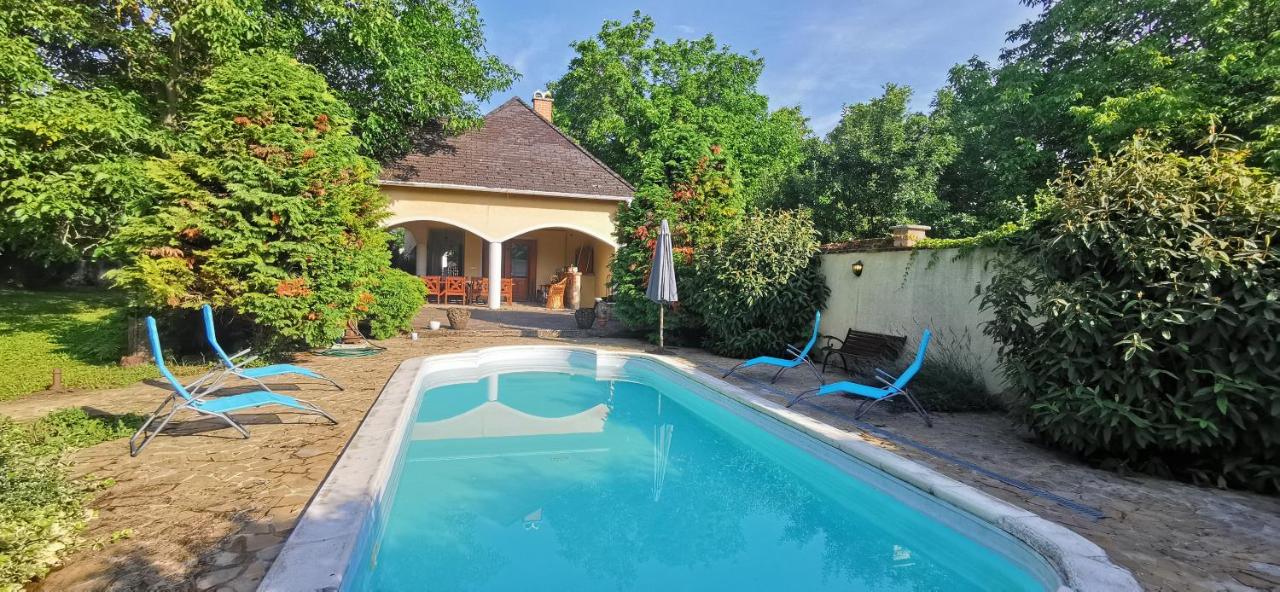 Tulipános Ház - B&B
