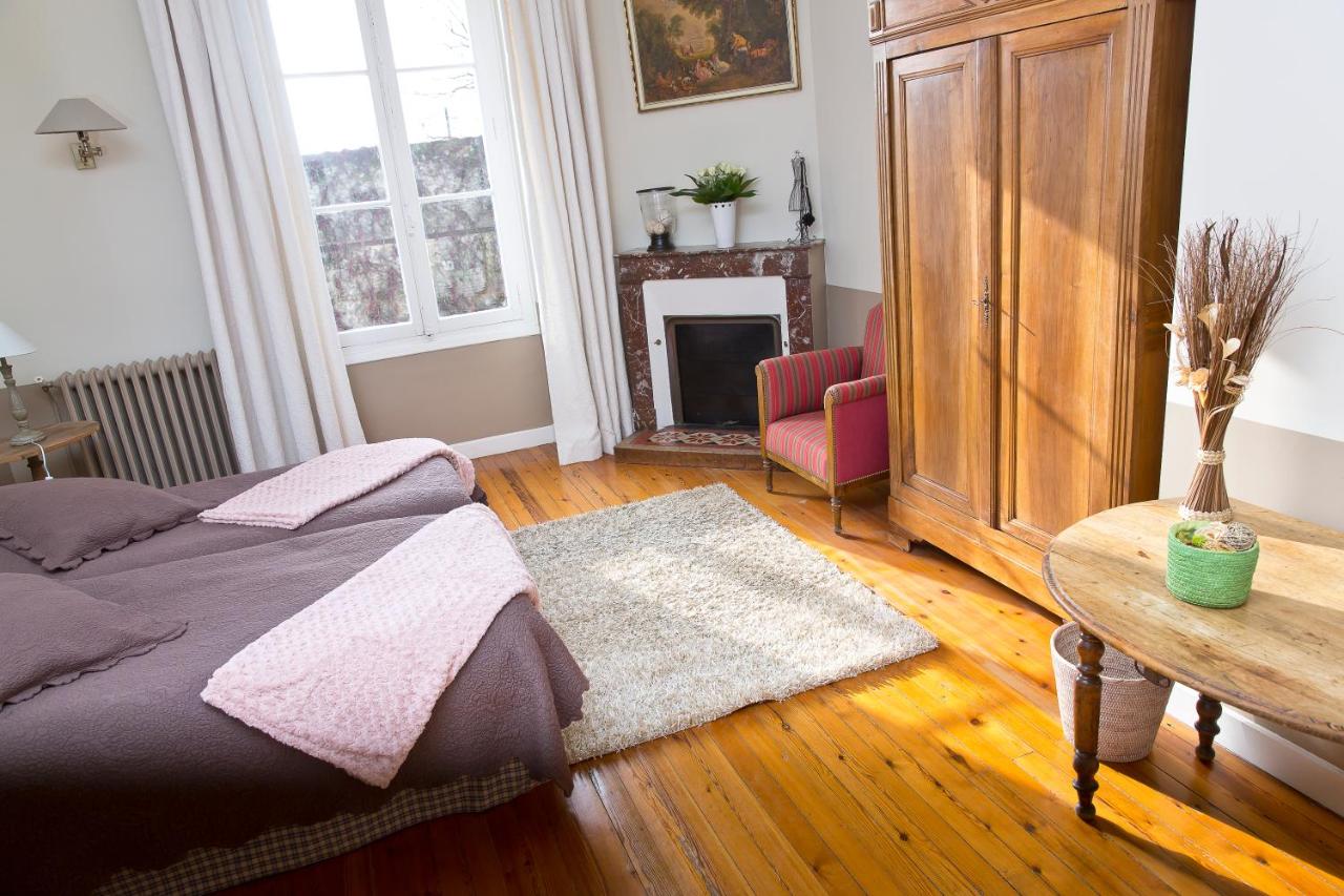 Zweibettzimmer mit Poolblick