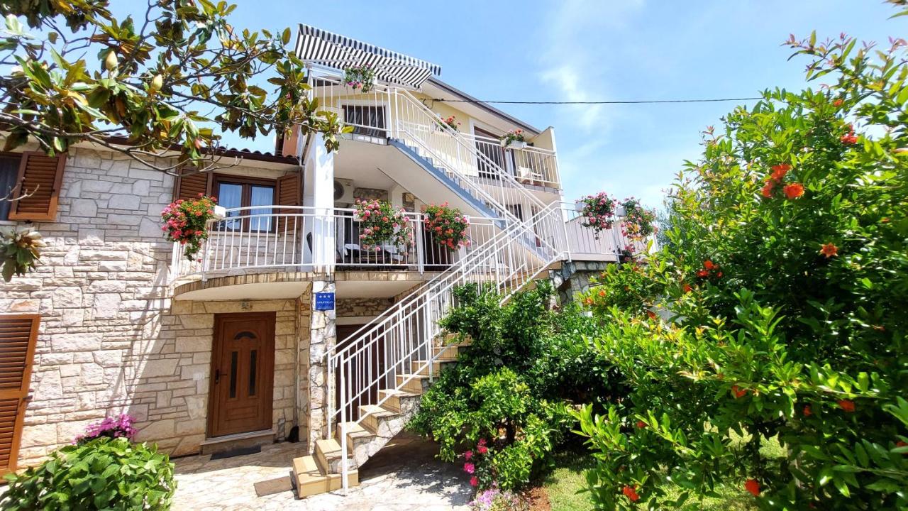 MARA House with Apartments - Ferienwohnung