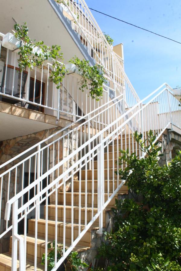 Apartment mit Balkon