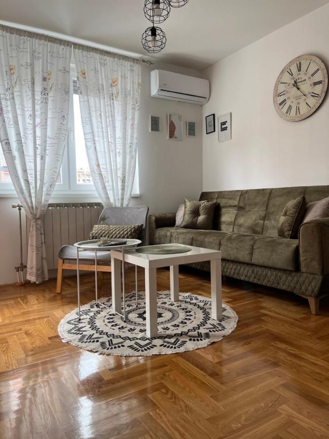 Apartman Lea - Bed and Breakfast Lukavica