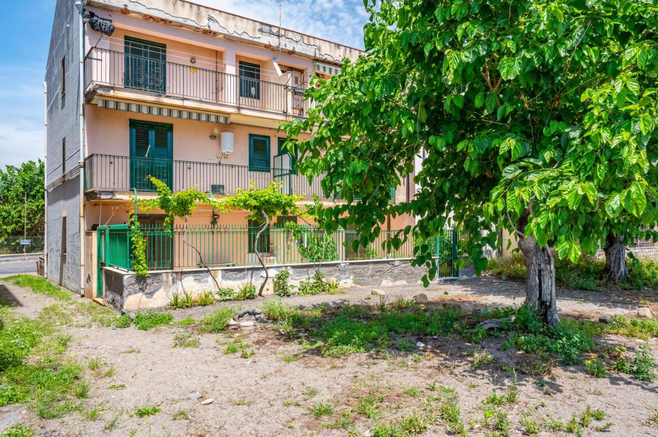 Seaside Apartment Just Steps from the Beach - B&B Mascali