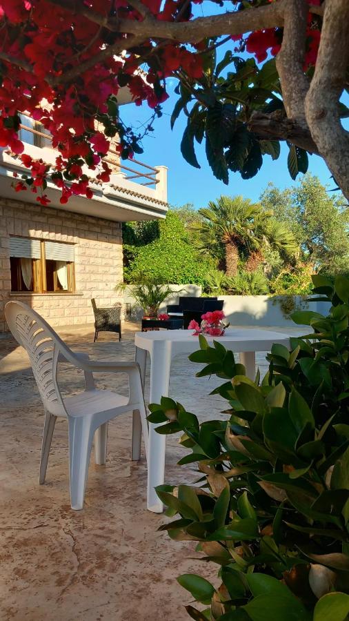Las Chigias appartamento con giardino a pochi minuti dal mare - B&B