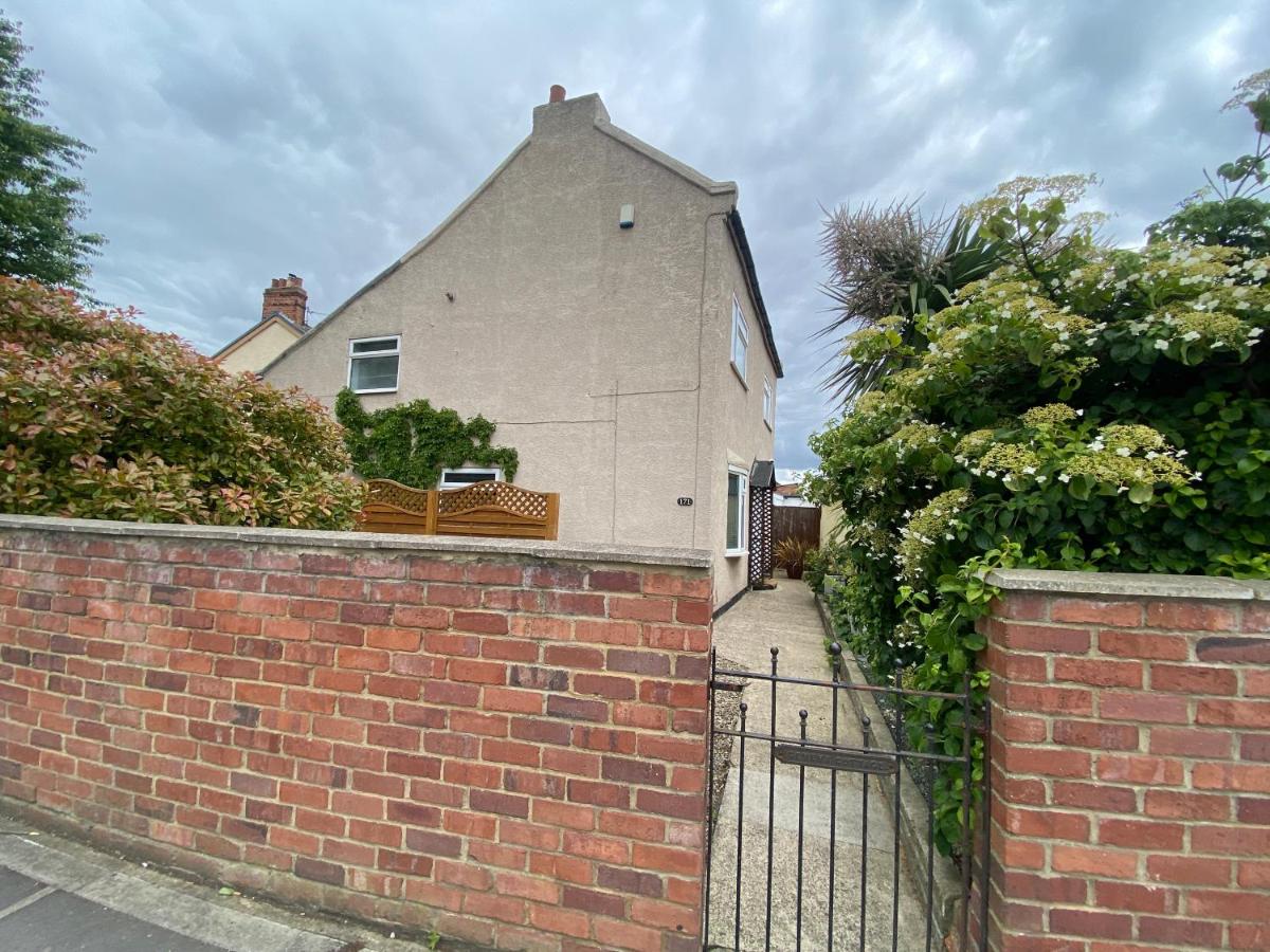 Geneva Cottage Twin - perfect for trade - B&B