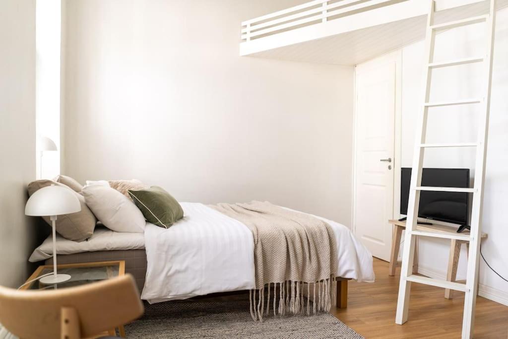 A bright wooden studio for four - Bed and Breakfast