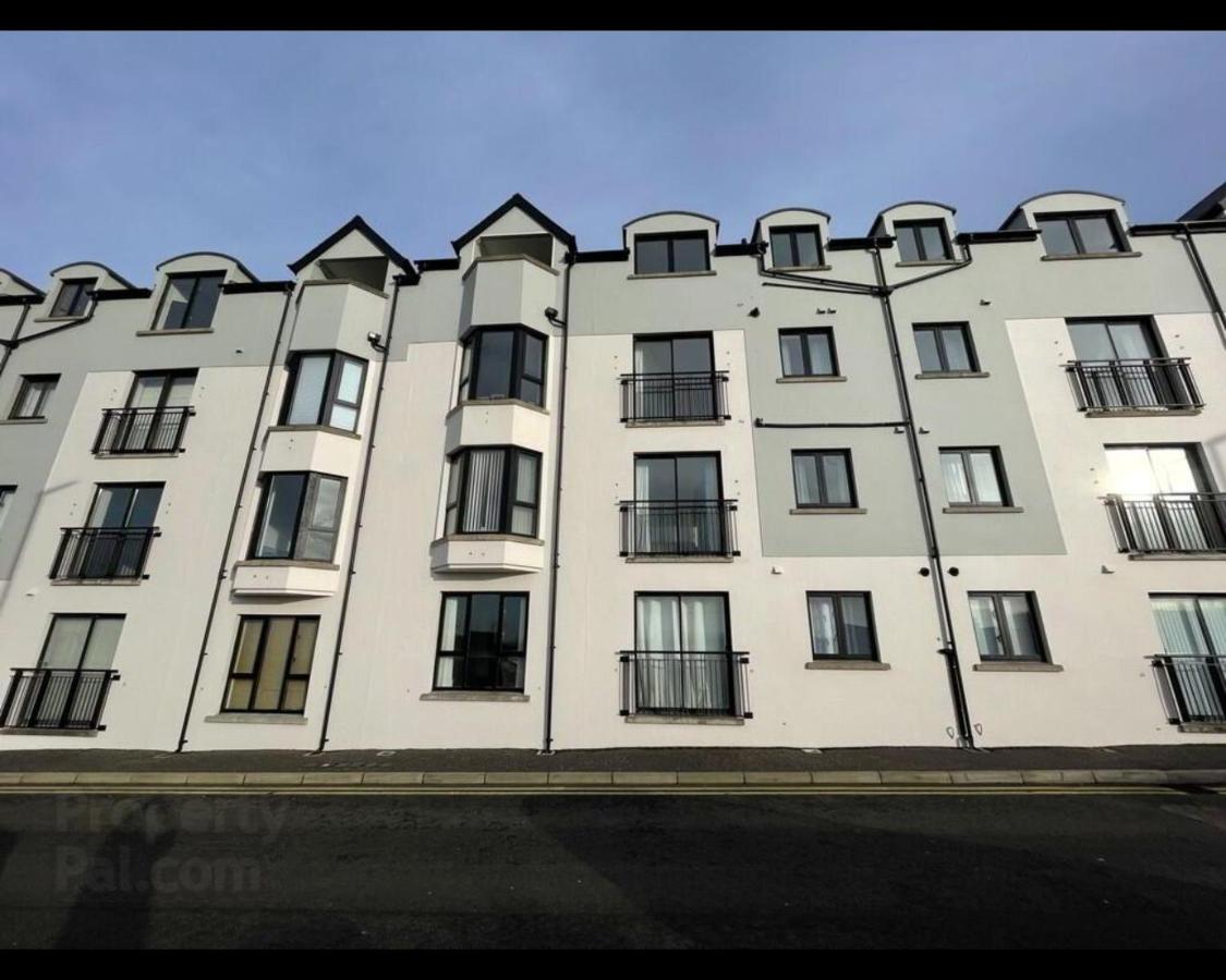 Portrush Penthouse Stunning Harbour & Atlantic Views only 2 mins walk to Harbour & Ramore - B&B