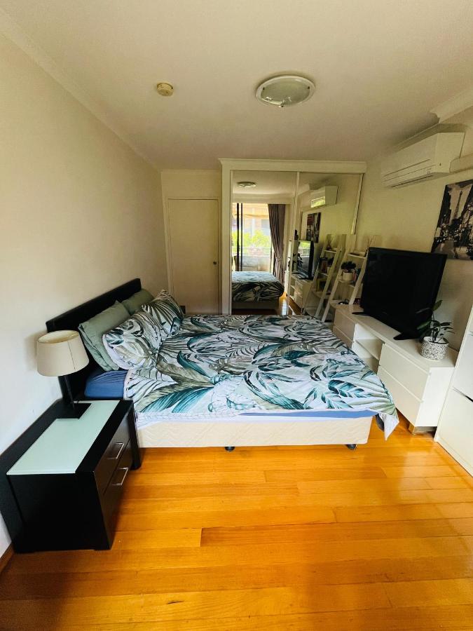 Private room in shared house in Pyrmont - B&B Sydney