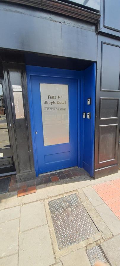 Top Spot 2-Bed Spacious Apartment Town Centre Train Station WIFI - B&B
