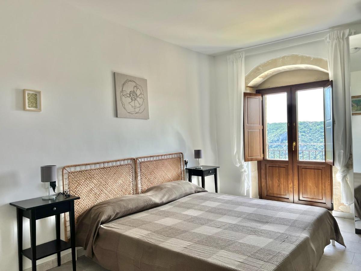 Double or Twin Room with Mountain View