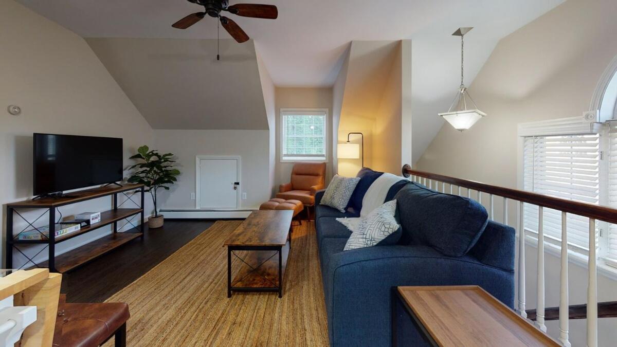 The Carriage House by Saratoga Stays - B&B