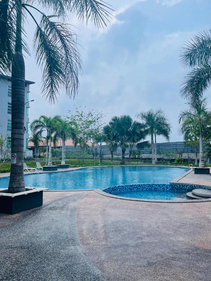 Cozy Home with swimming pool access - B&B Lahad Datu