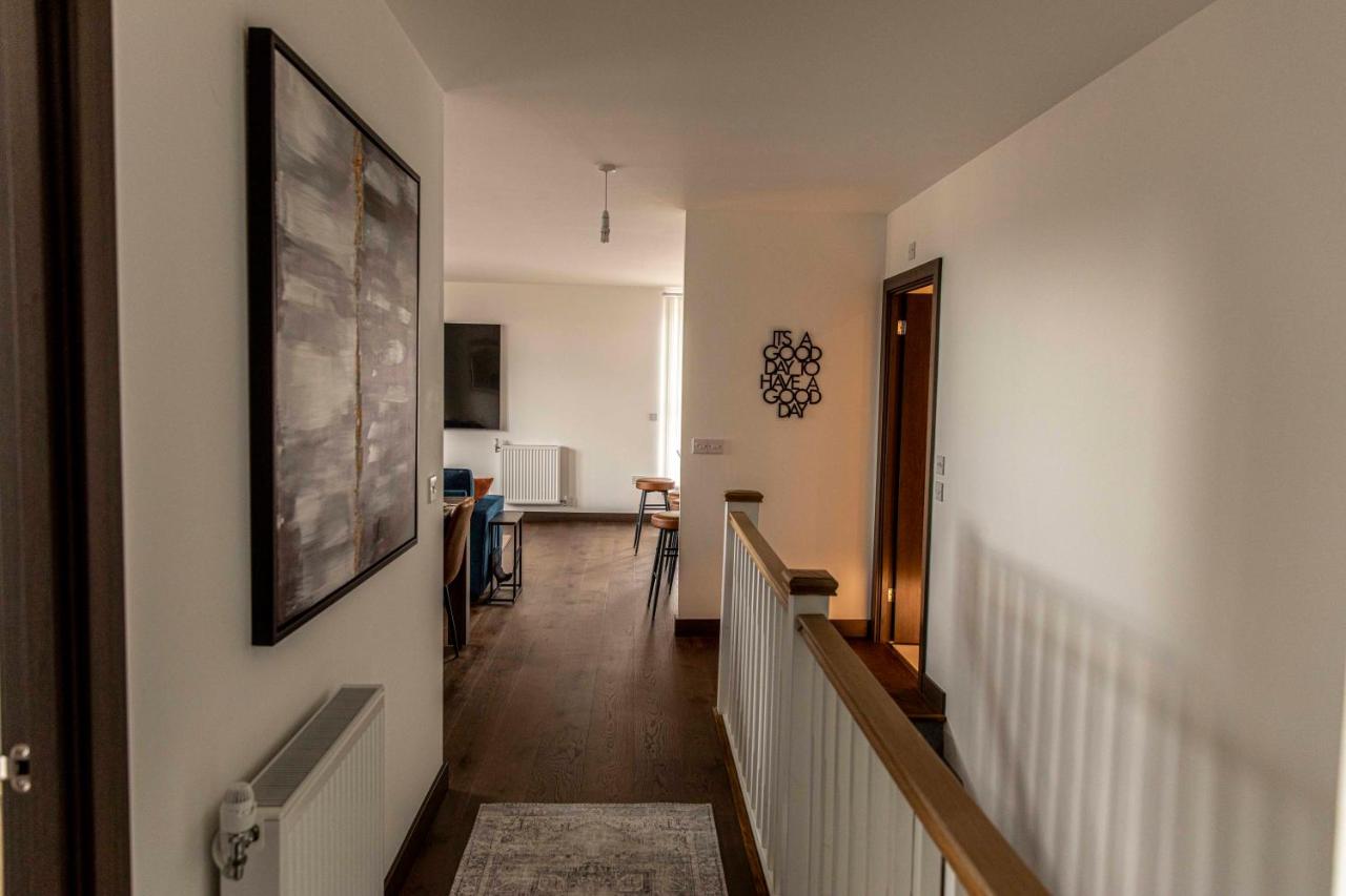 Maidstone Luxury Penthouse 3 bedroom apartment & parking - Chambres d’hôtes