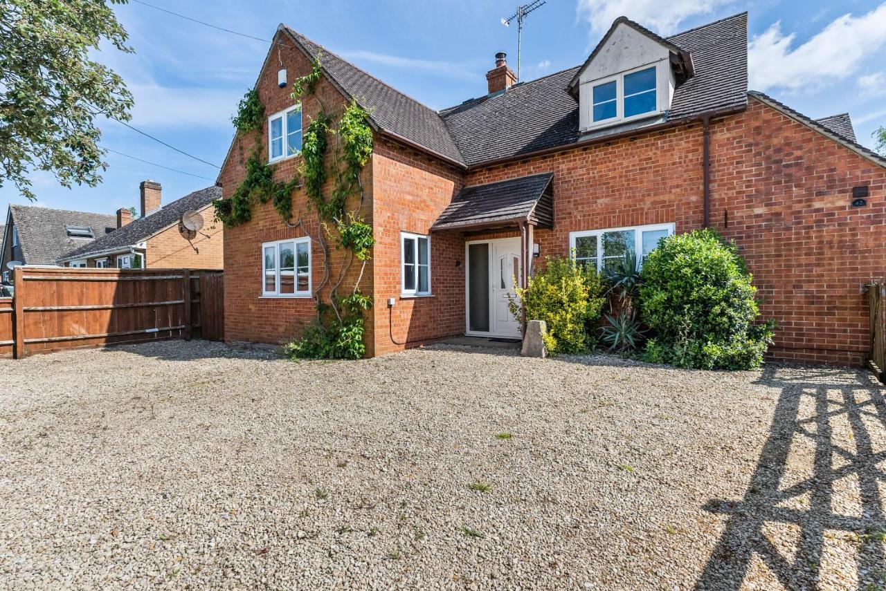 Lovely Large Cottage in The Oxfordshire Cotswolds - B&B