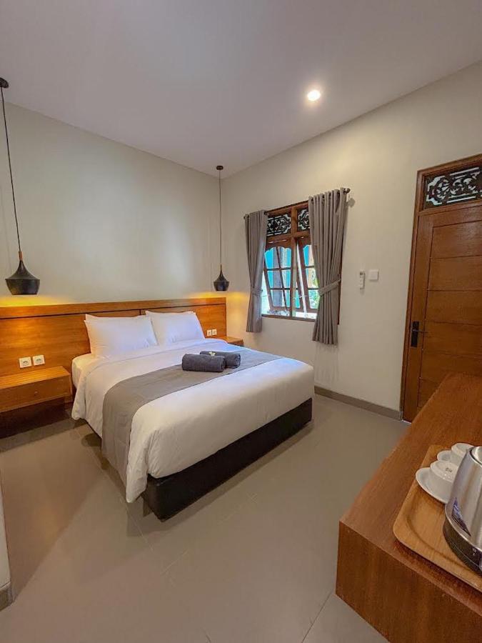Kaman Bali Guesthouse - Bed and Breakfast Seminyak