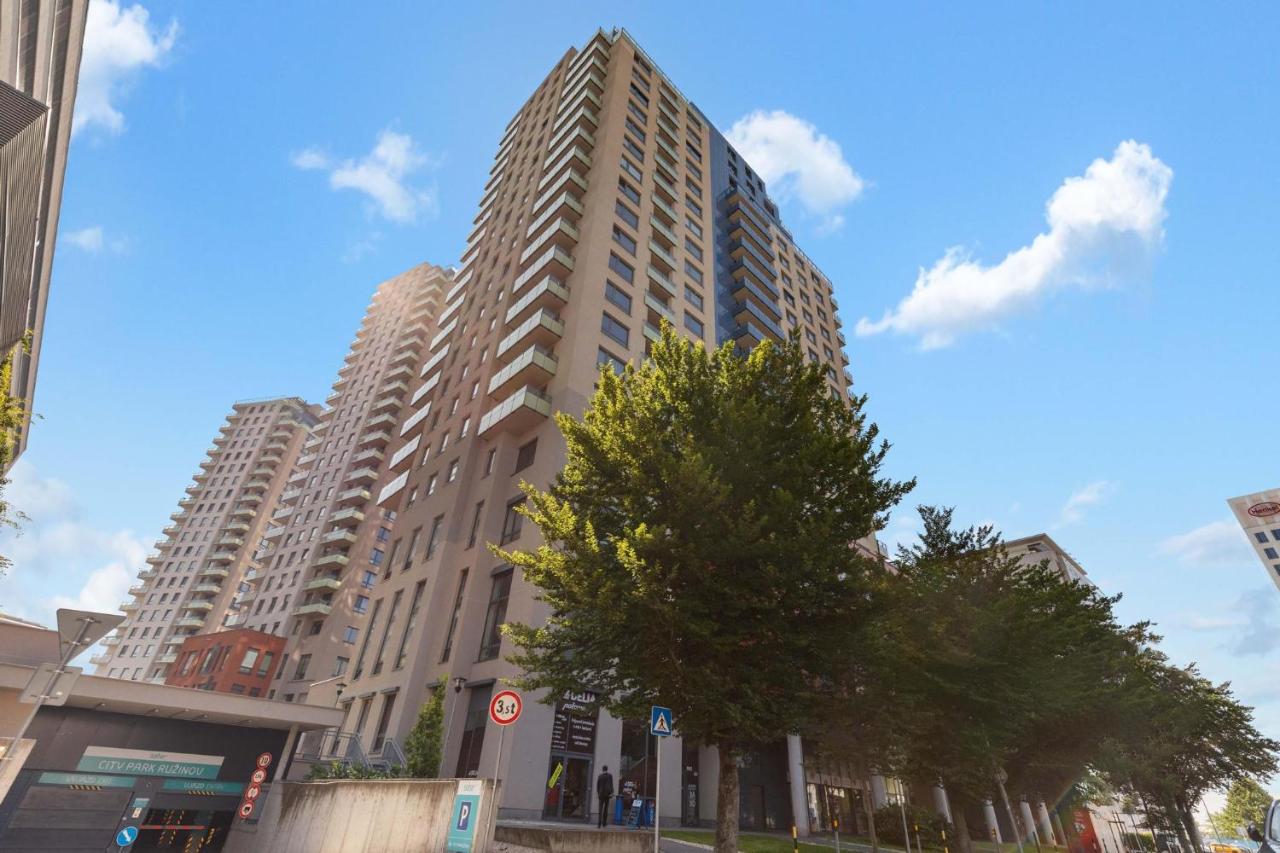 Sky Apartman in Bratislava - With 2 parking places - B&B