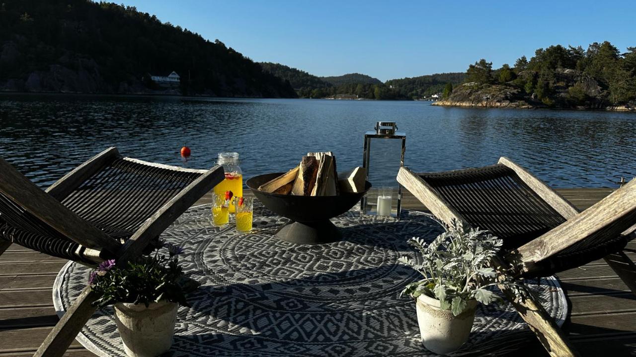 Moderne hytte i vannkanten med tilgang til brygge og båt - Chambres d’hôtes