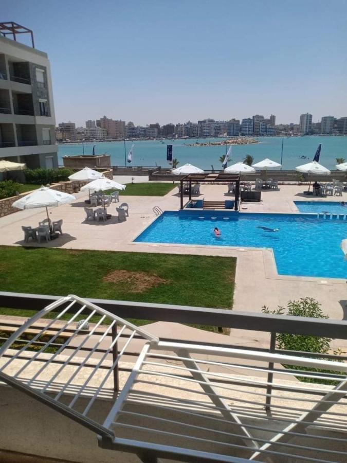 شاليهk22غرفتين مكيف 2حمام للايجار مصيف بمطروح قرية لونج ايلند "family" - B&B