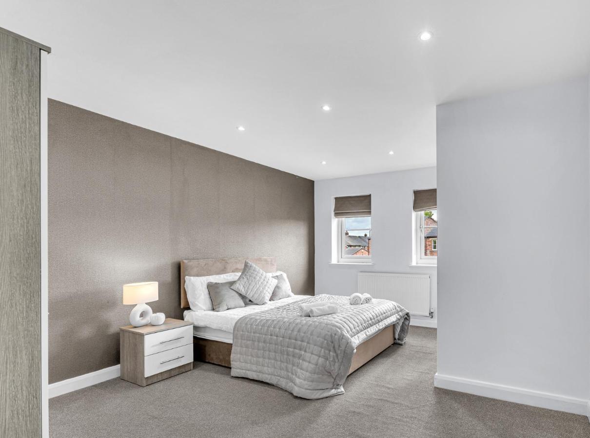 Brook Meadow House, 4 bed house, Manchester - Chambres d’hôtes