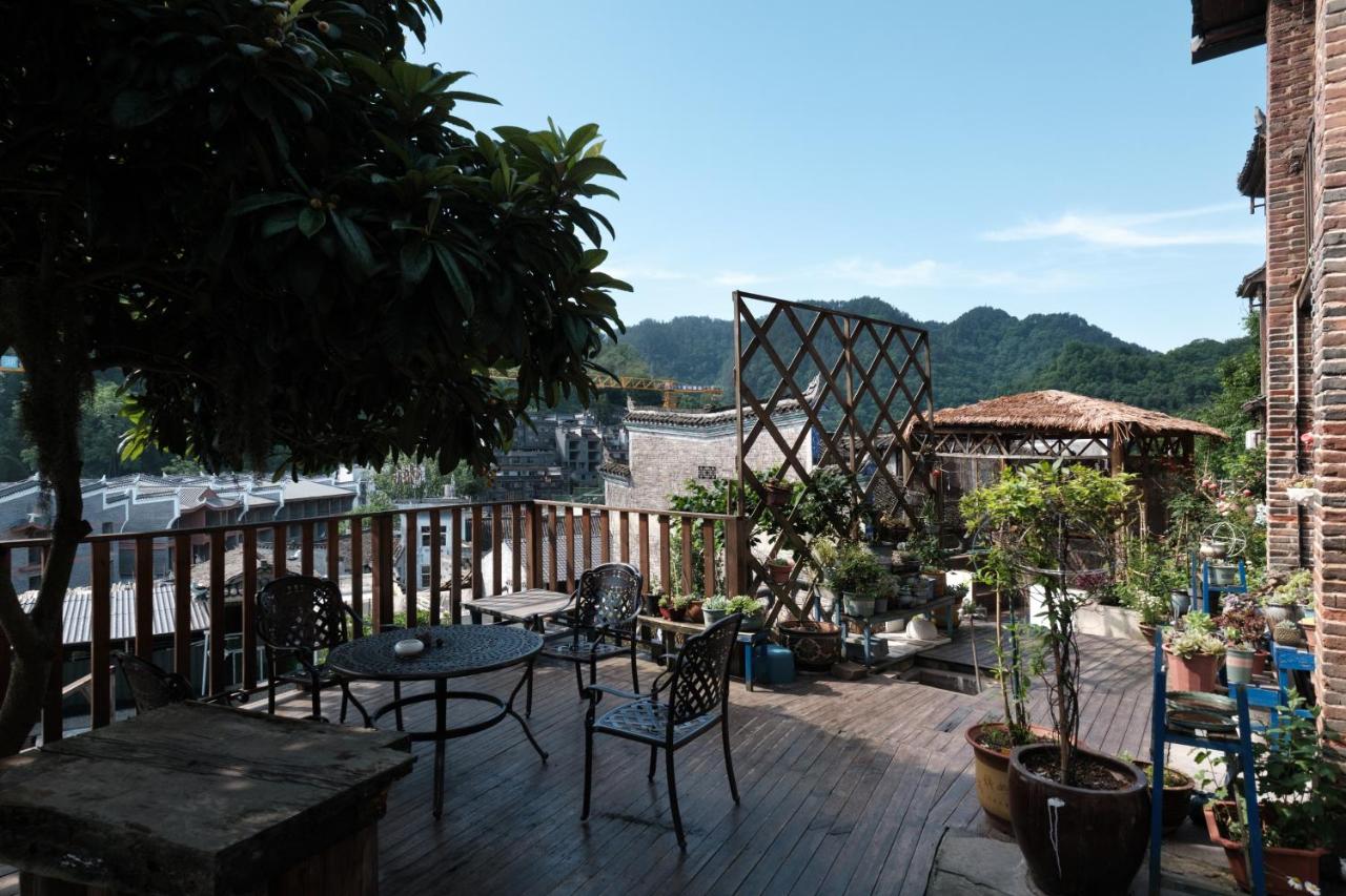 Xinsu Courtyard View GuestHouse - B&B Fenghuang