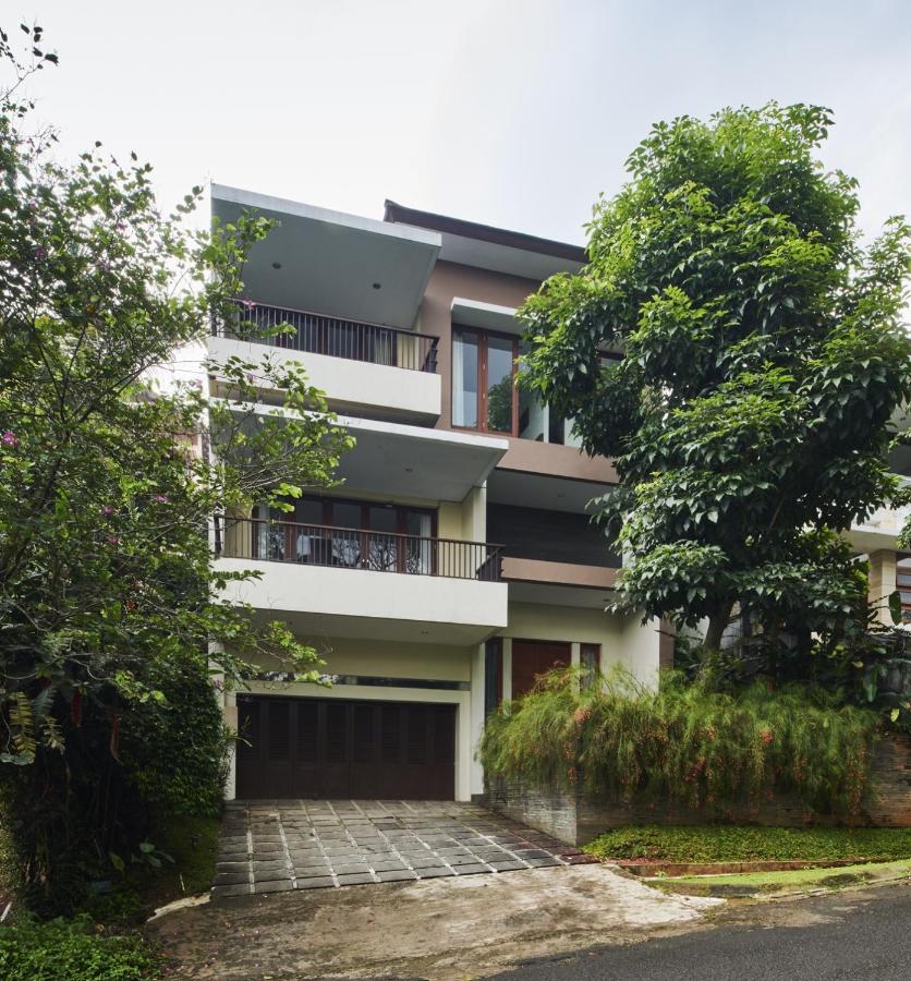 Jasmine cozy villa 3 bedrooms with a private heated swimming pool and a billiard table - B&B Bandung