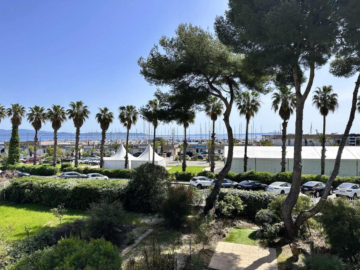 Le Palm, appartement climatisé pour 4 personnes avec vue mer et piscine sur le Port d'Hyères - Chambres d'hôtes Hyères