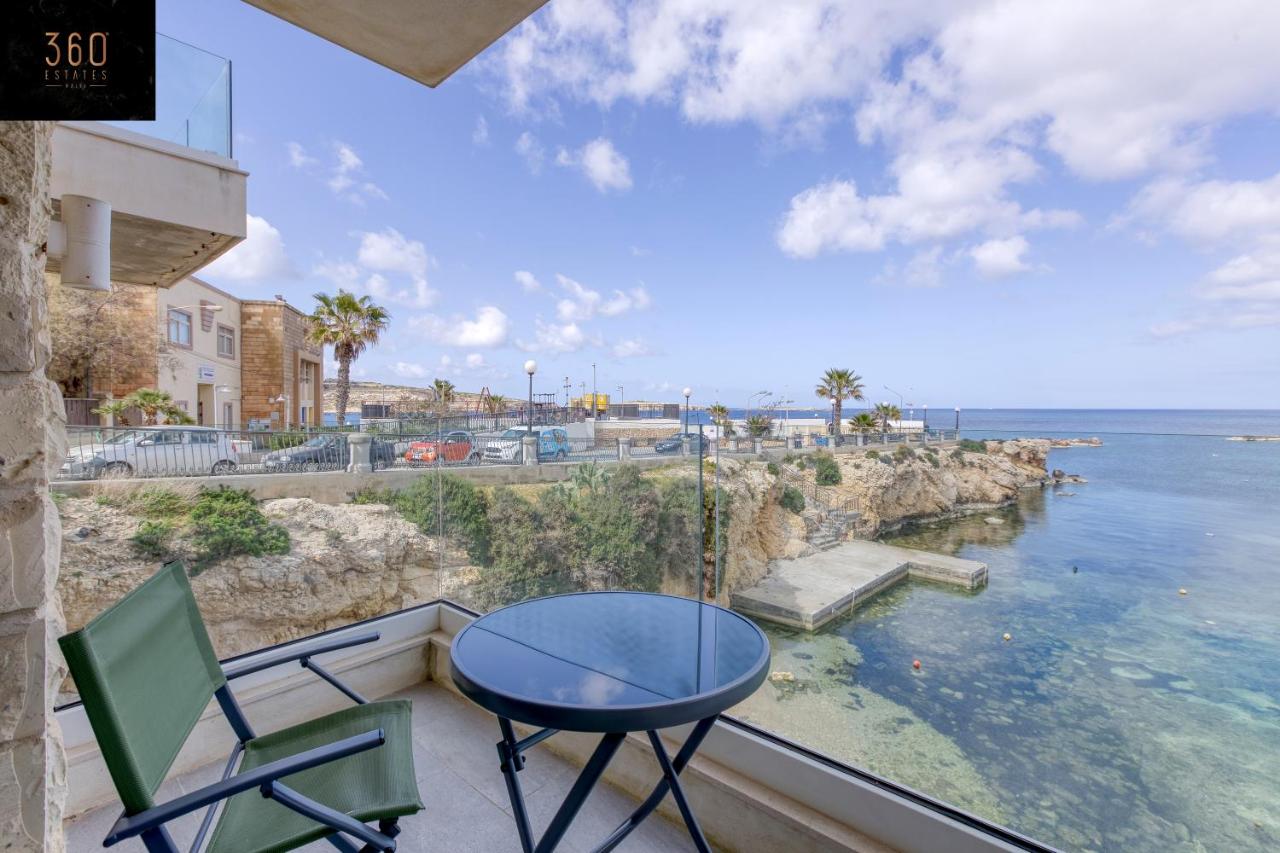 Seafront, studio home with private seaview terrace by 360 Estates - Bed and Breakfast San Pawl il-Baħar