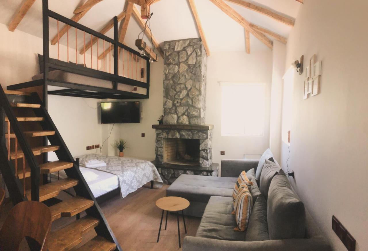 Emmeleia's - Ferienwohnung Soúrpi