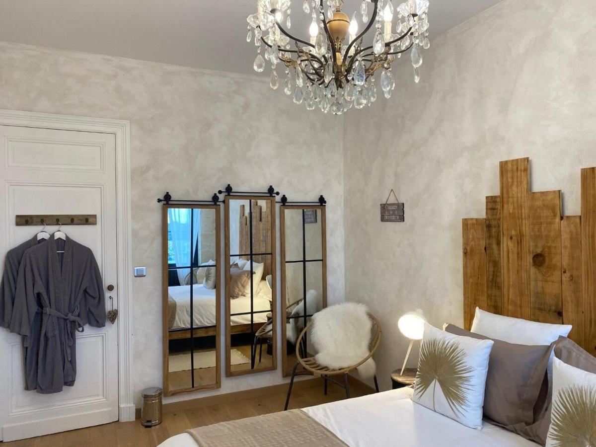 bella vista bedroom with queen size bed with private and separate bathroom