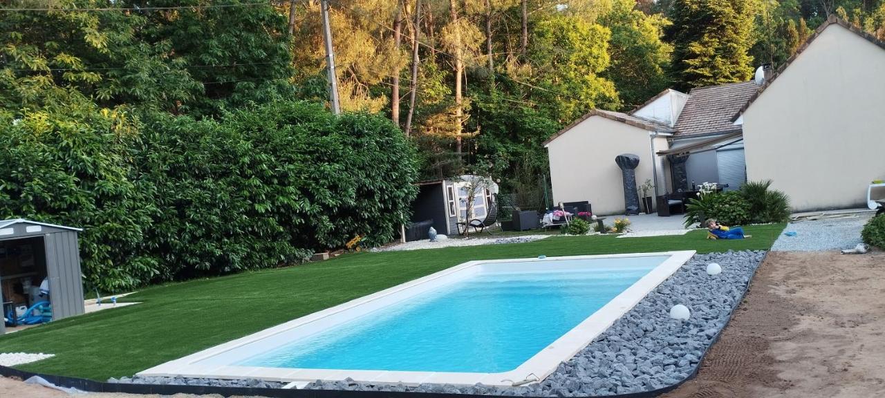 Familly 3 se trouve a 10 min du circuit des 24 h du mans 1 H 30 du péage saint Arnoult 15 min du pôle européen du cheval a savignee l'évêque - B&B