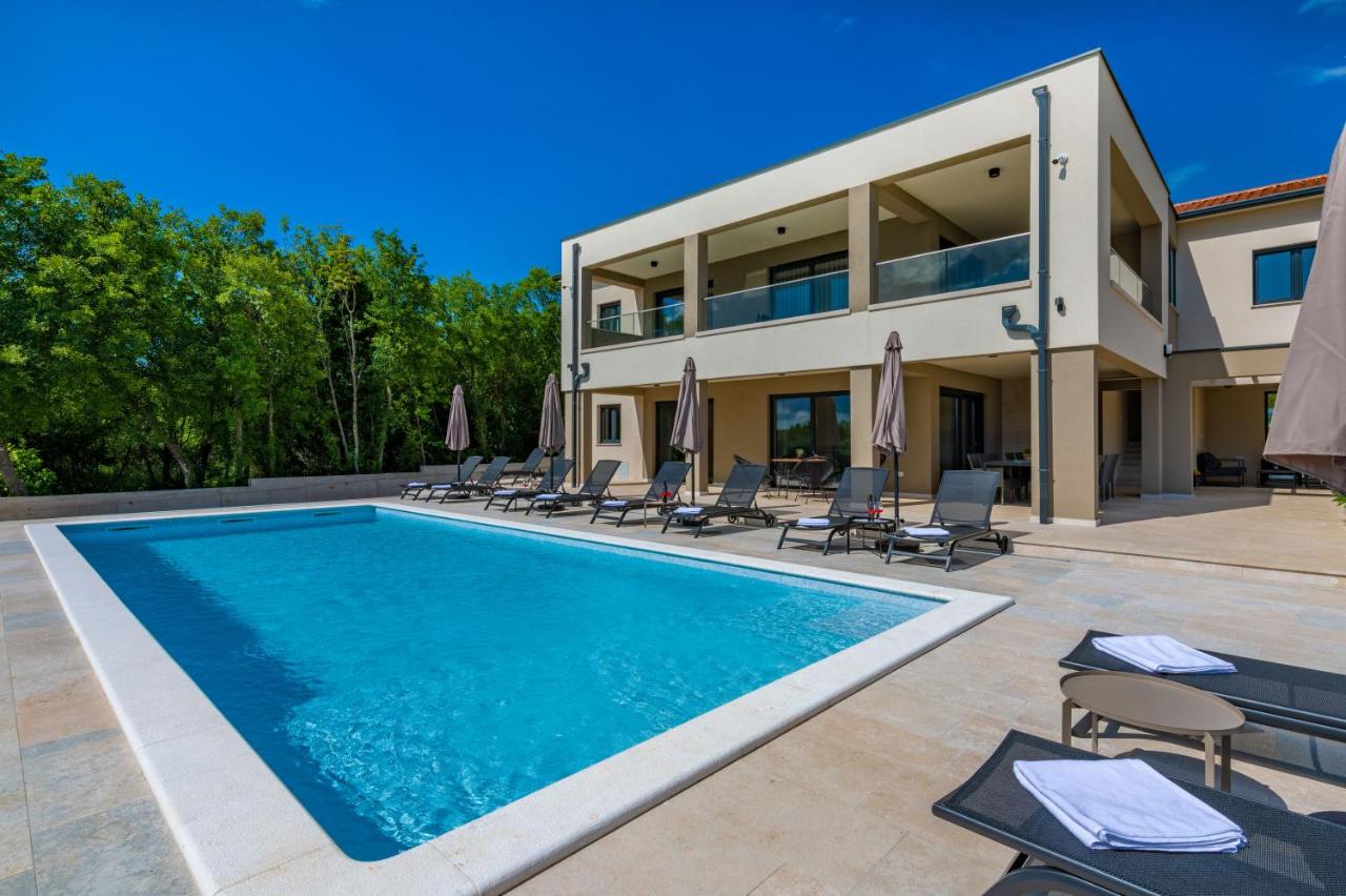 Villa Silente, modern and luxurious villa hugged by nature - B&B Stalije