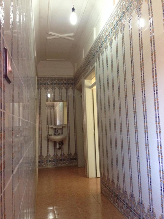 Tweepersoonskamer met 2 Aparte Bedden en Badkamer