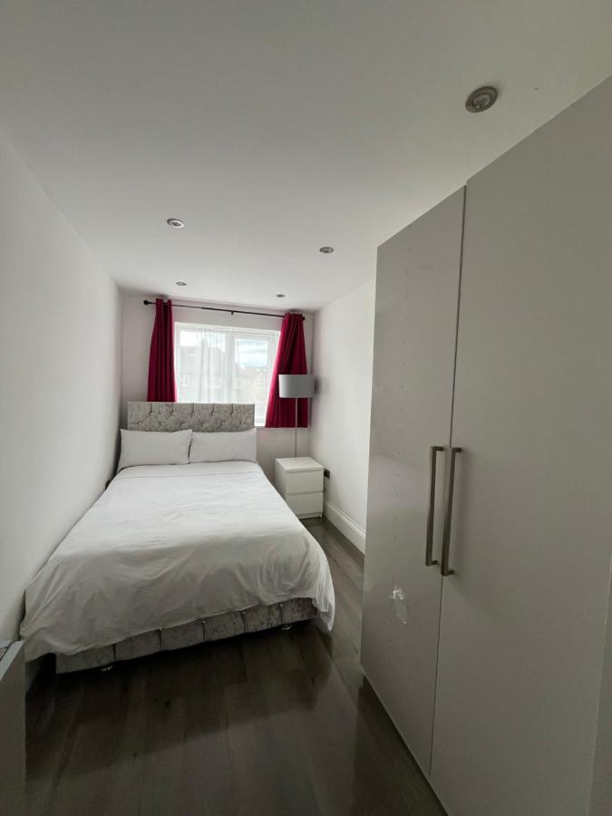 Double Guest Room 40 minutes from Central London - B&B