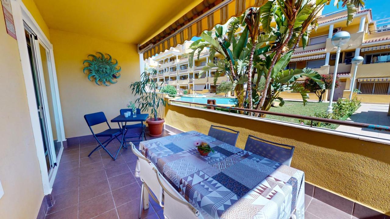 Apartamento Girasol en Denia con piscina, terraza y playa a 150 metros by Family Homes - Chambres d'hôtes Denia