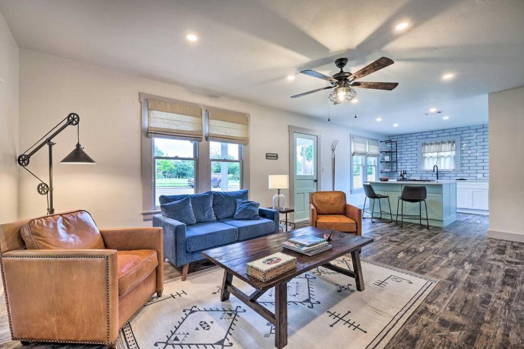 Casablanca Cottage - Walking distance to Main St - B&B