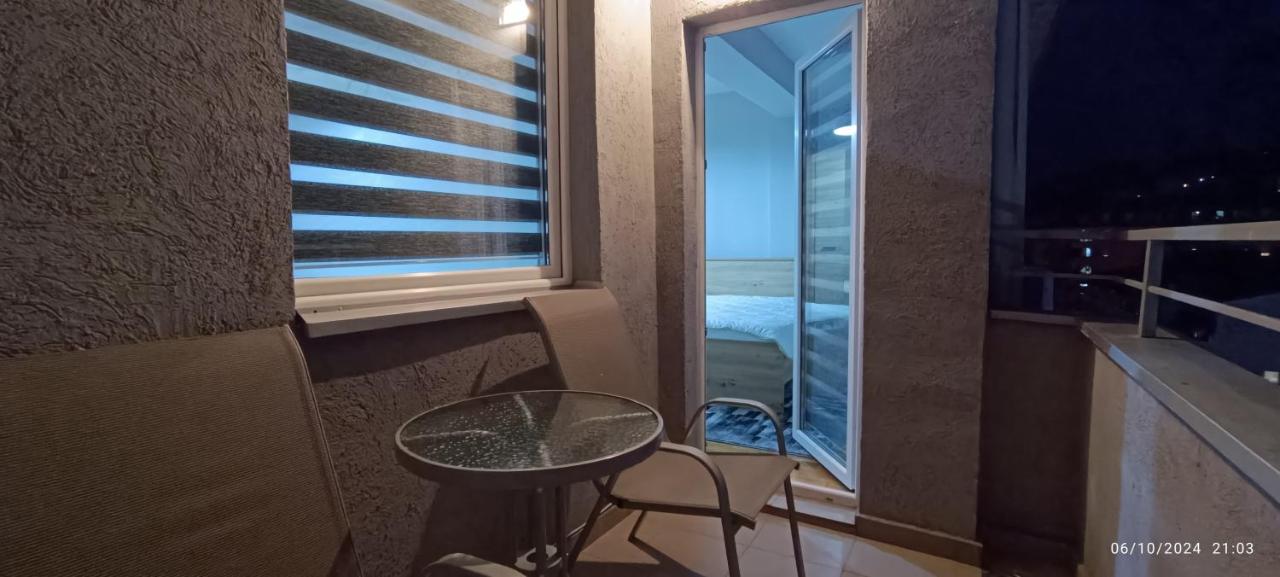 Spacious, Modern Apartment with a Great View - Bed and Breakfast Skopje