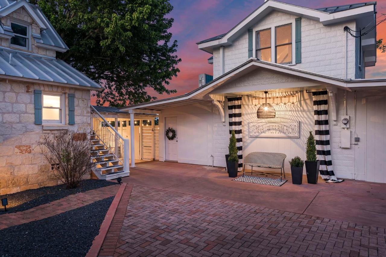 Stonewall Bungalows - Sleeps 15 - B&B Stonewall