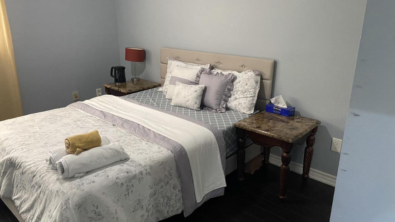 Masterbedroom with Private washroom - B&B Mississauga