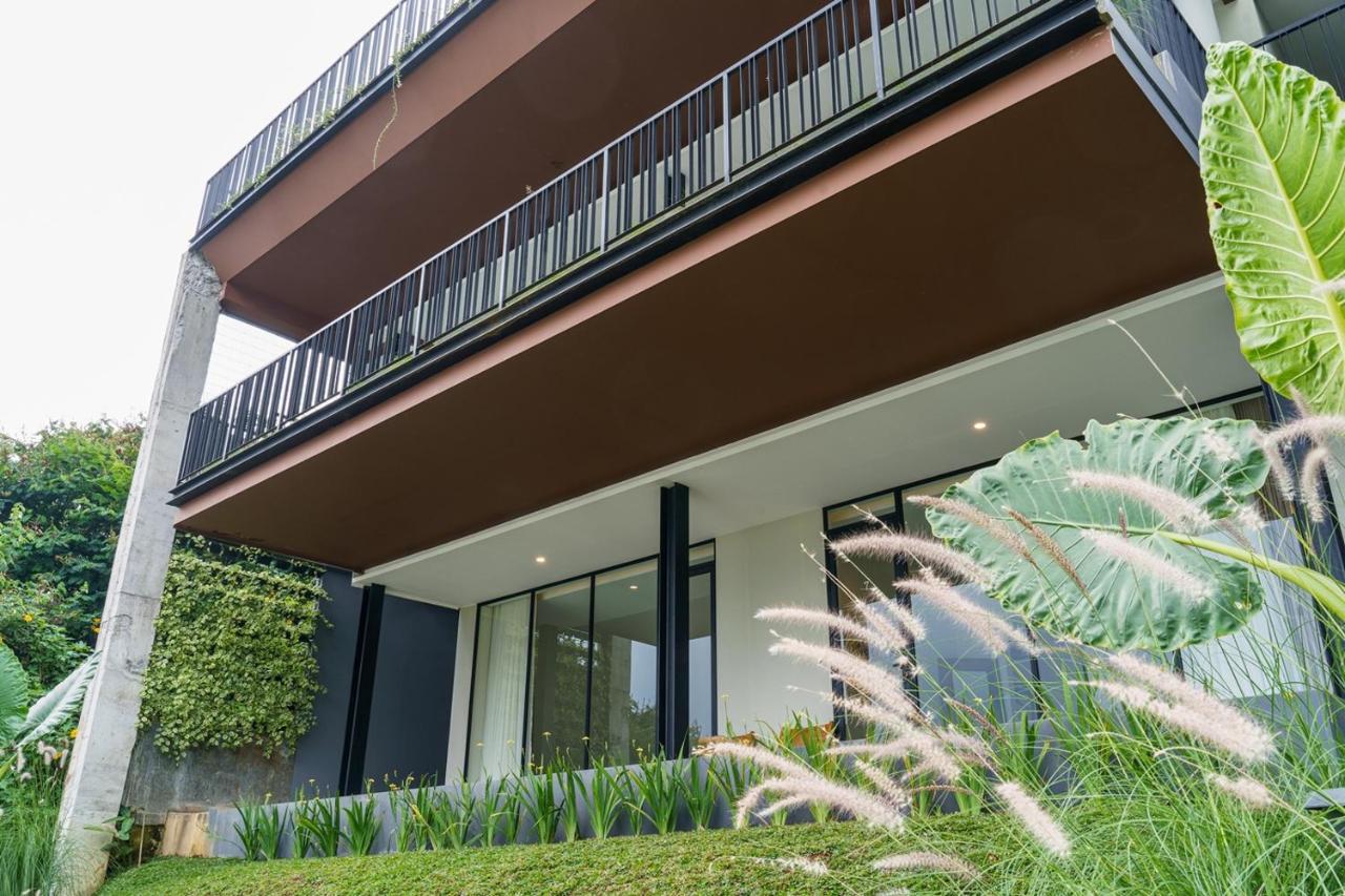 Green Hill Mountain City View Villa 8 bedrooms with a private heated swimming pool and a movie room - B&B