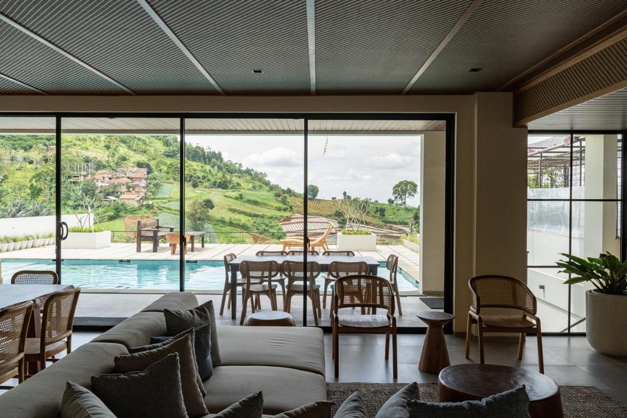 Jaden Hill Mountain City View Villa 8 Bedrooms With a Private Heated Swimming Pool and a Movie Room - Chambres d'hôtes Bengkok