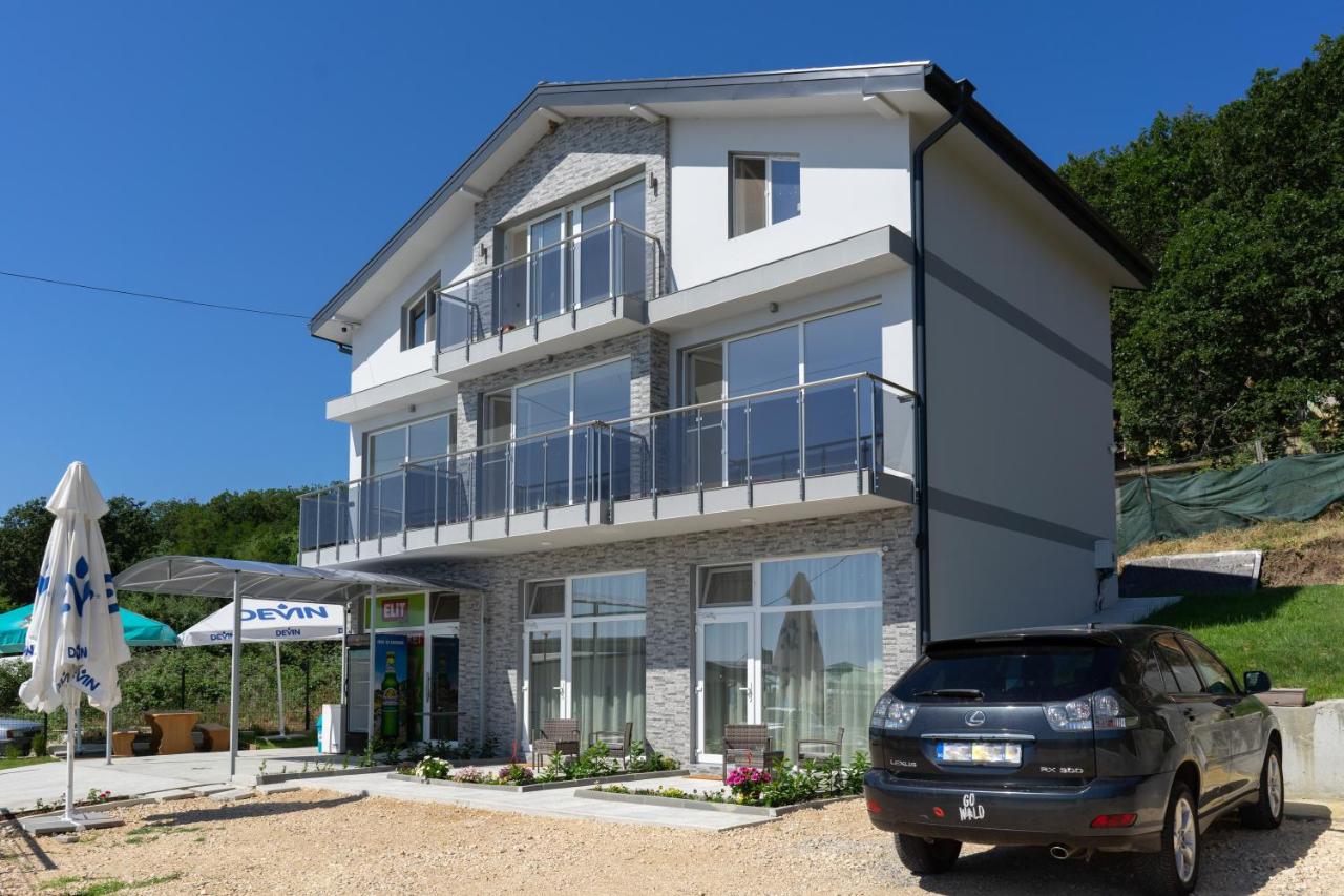 Paradise View Rooms - Bed and Breakfast