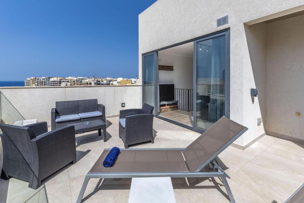 Penthouse Just Steps Away From the Sea in Sliema - B&B