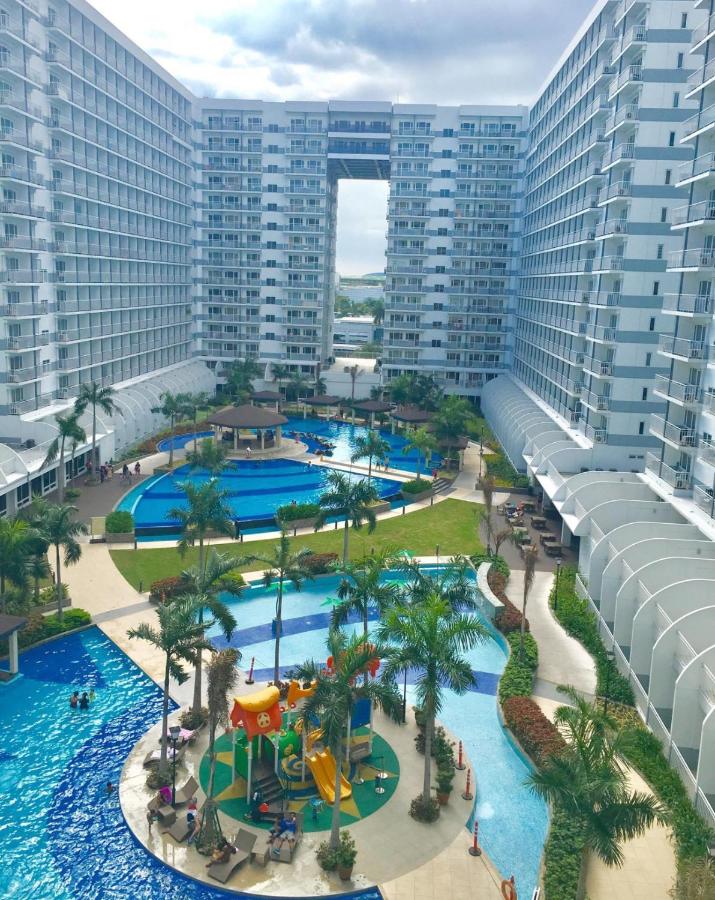 Air Condo Pool View Escape Cozy 1BR w Sofa Bed - Bed and Breakfast Manilla