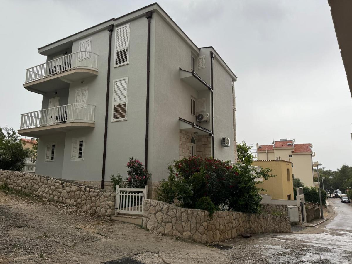House 100m from the beach with free parking and breakfast - B&B Baška Voda