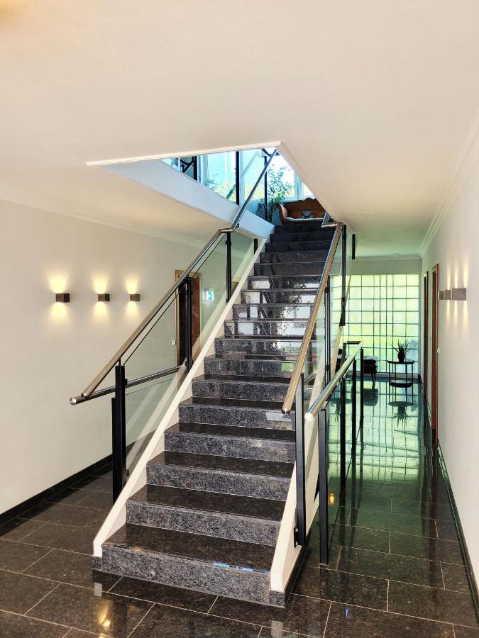 Hochwertige Ferienwohnung in ruhiger Lage mit eigener Terrasse und Parkplatz, nur 7 Gehminuten zum Strand entfernt - hoher Schlafkomfort dank Boxspringbett - Bed and Breakfast
