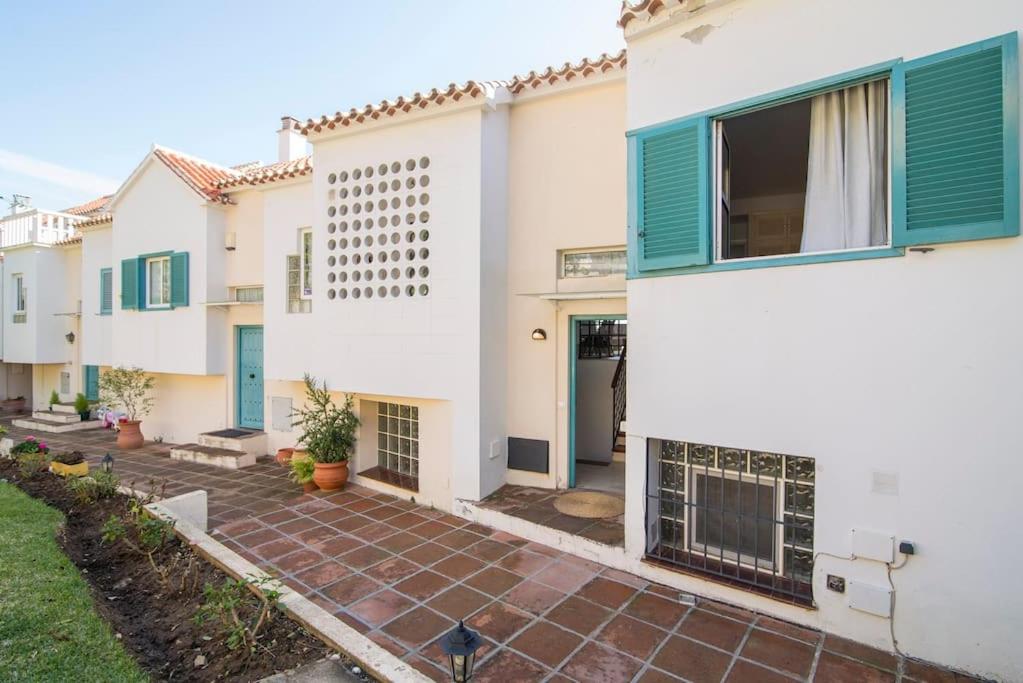 Sea frontline stylish beach House - B&B Fuengirola