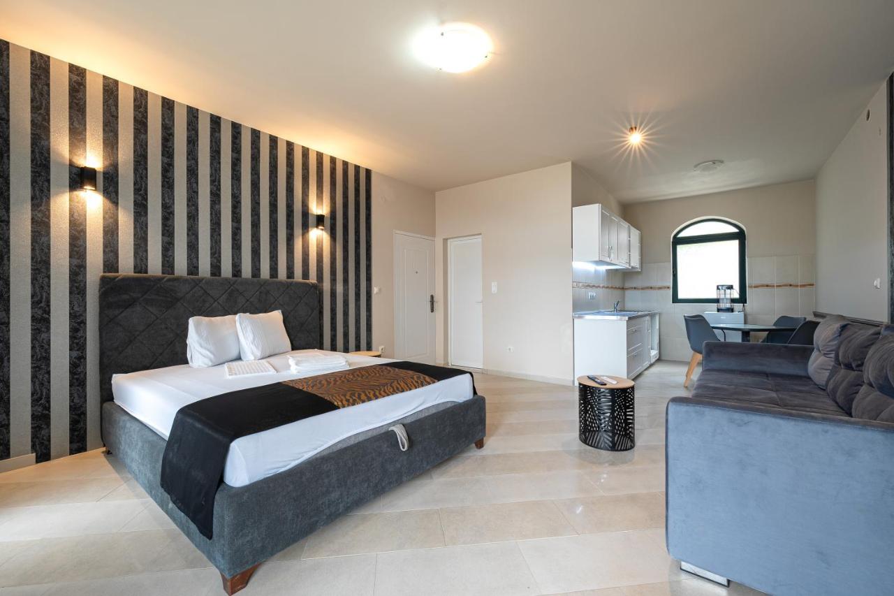 King Studio with Sofa Bed