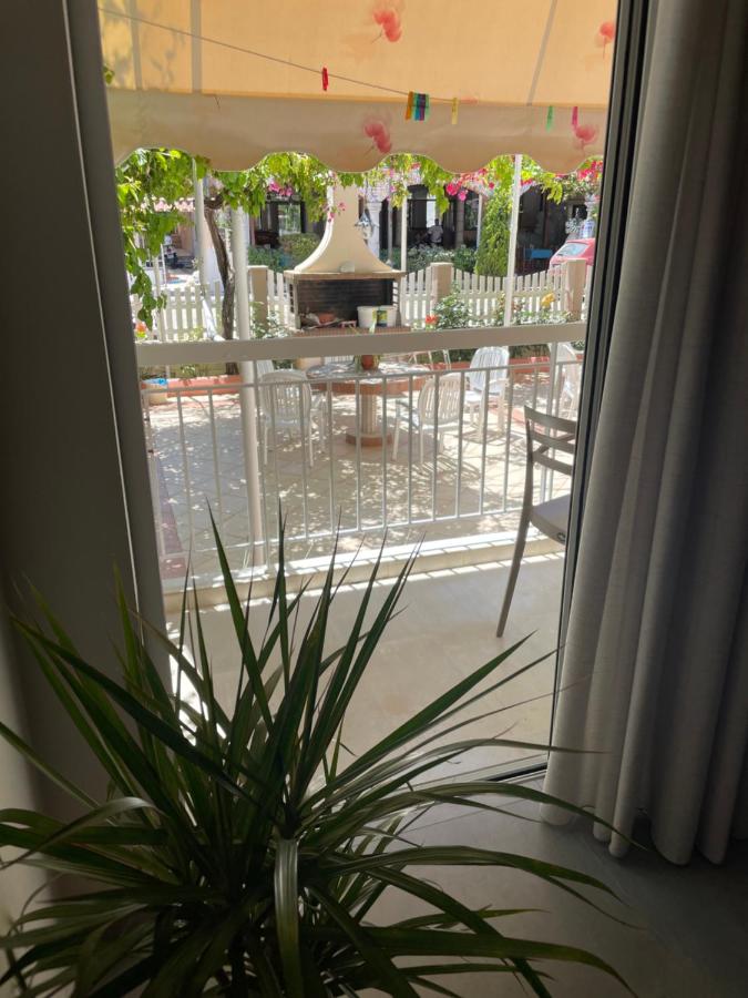 Buganvillas Studios - Bed and Breakfast