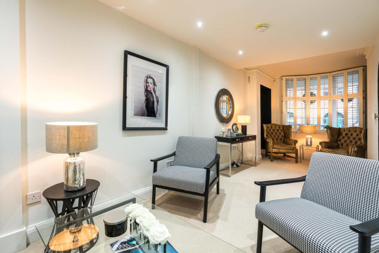 BuckinghamPalace-Belgravia-SaintsJames-Trafalgar Square-Victoria - B&B