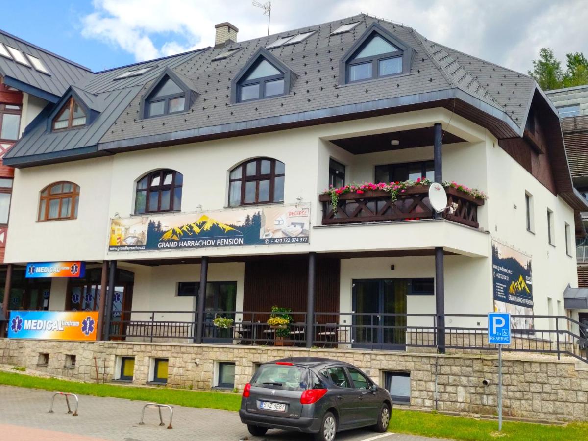 GRAND HARRACHOV PENSION v centru - B&B