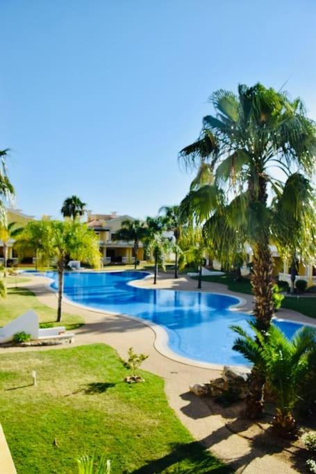 Sunny Modern, Luxurious Villa T3, close to Golf and Beach - B&B Alvisquer